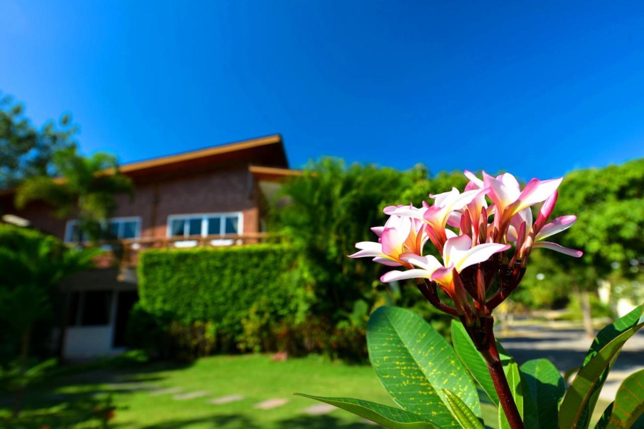 Theerama Cottage Suan Phueng Bagian luar foto